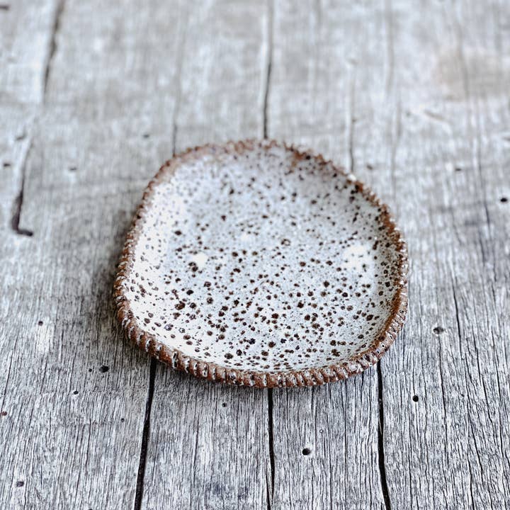 River Ceramics - Wholesale Serving plate - White Speckle Serving Plates - Hand Carved Pattern7