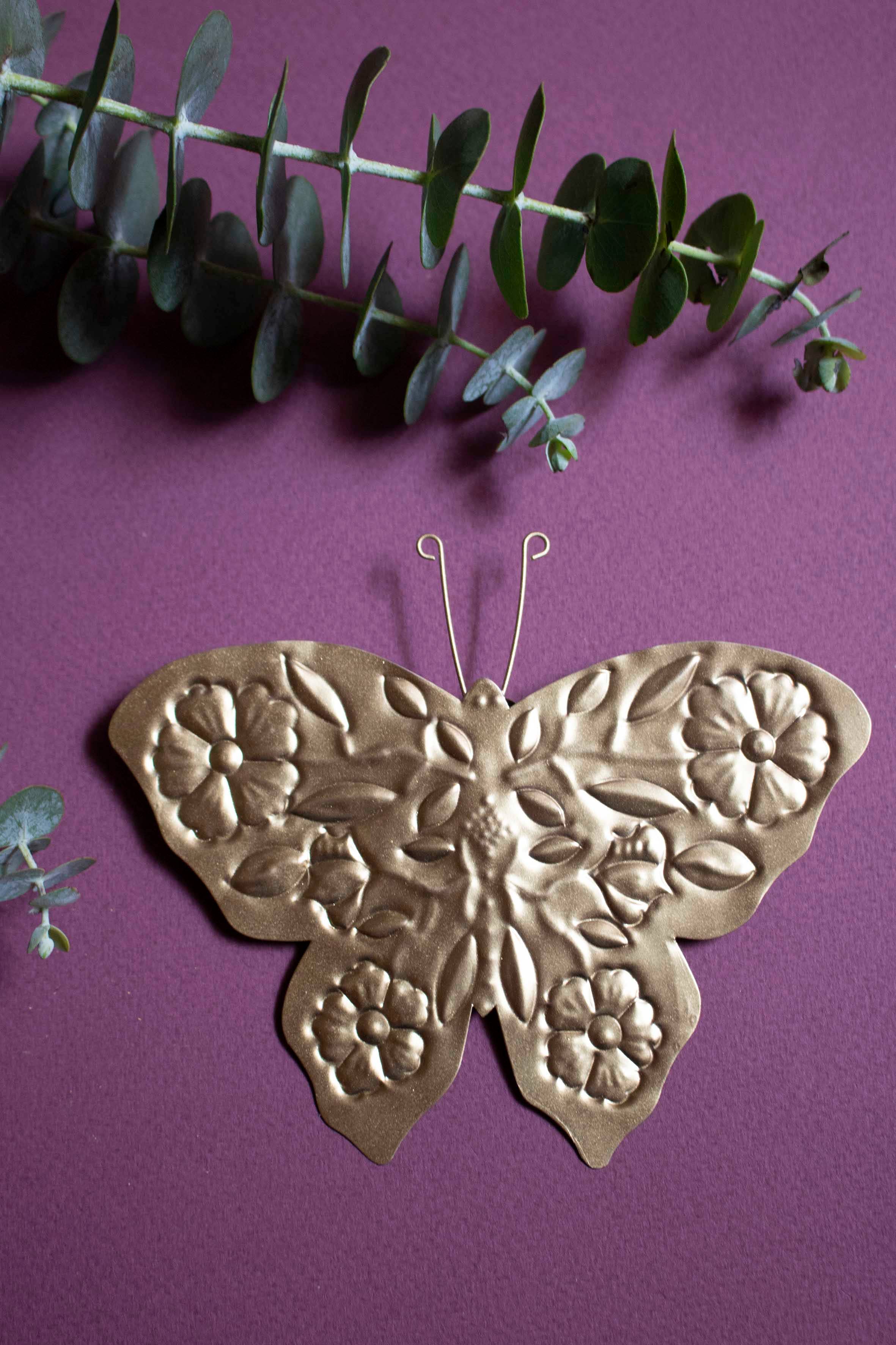 P.I. Project France – wholesale Dimensionell/3D-väggkonst – Gyllene fjärilar - mexikanska milagros - ex-voto1