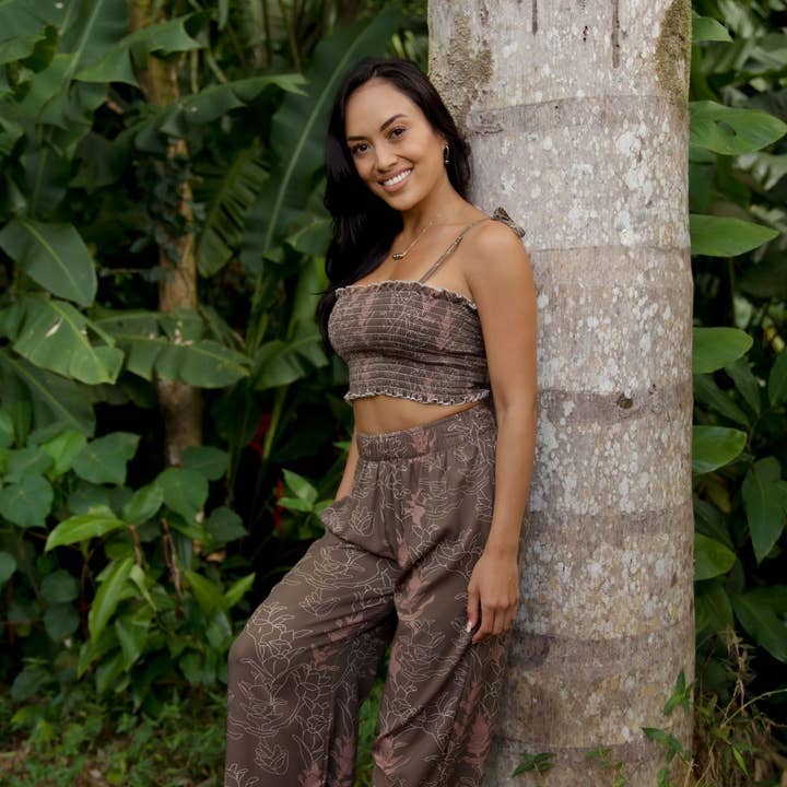 Pīkake Palazzo-Liko Lehua dans Honua (terre) pour la vente par Lahaʻole Designs