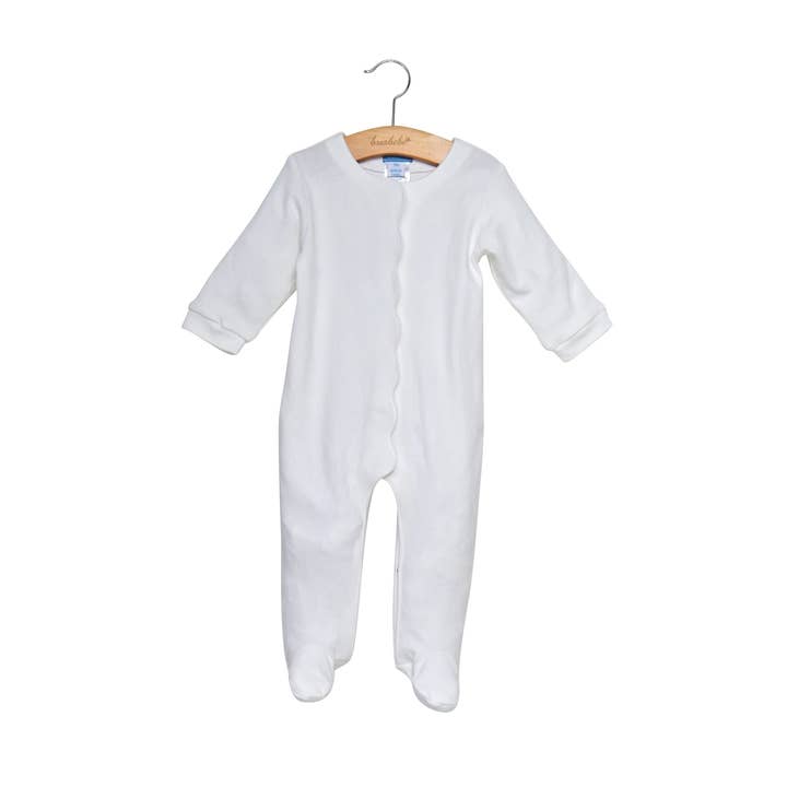 Bianca Weißer Babystrampler mit Muschelsaum für den Großhandel von briobebe. inc