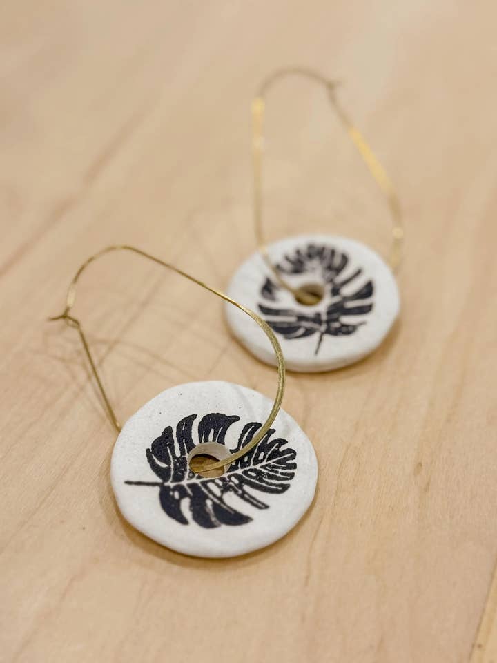 Pendientes colgantes de cerámica Monstera para venta al por mayor de JordanBCeramics