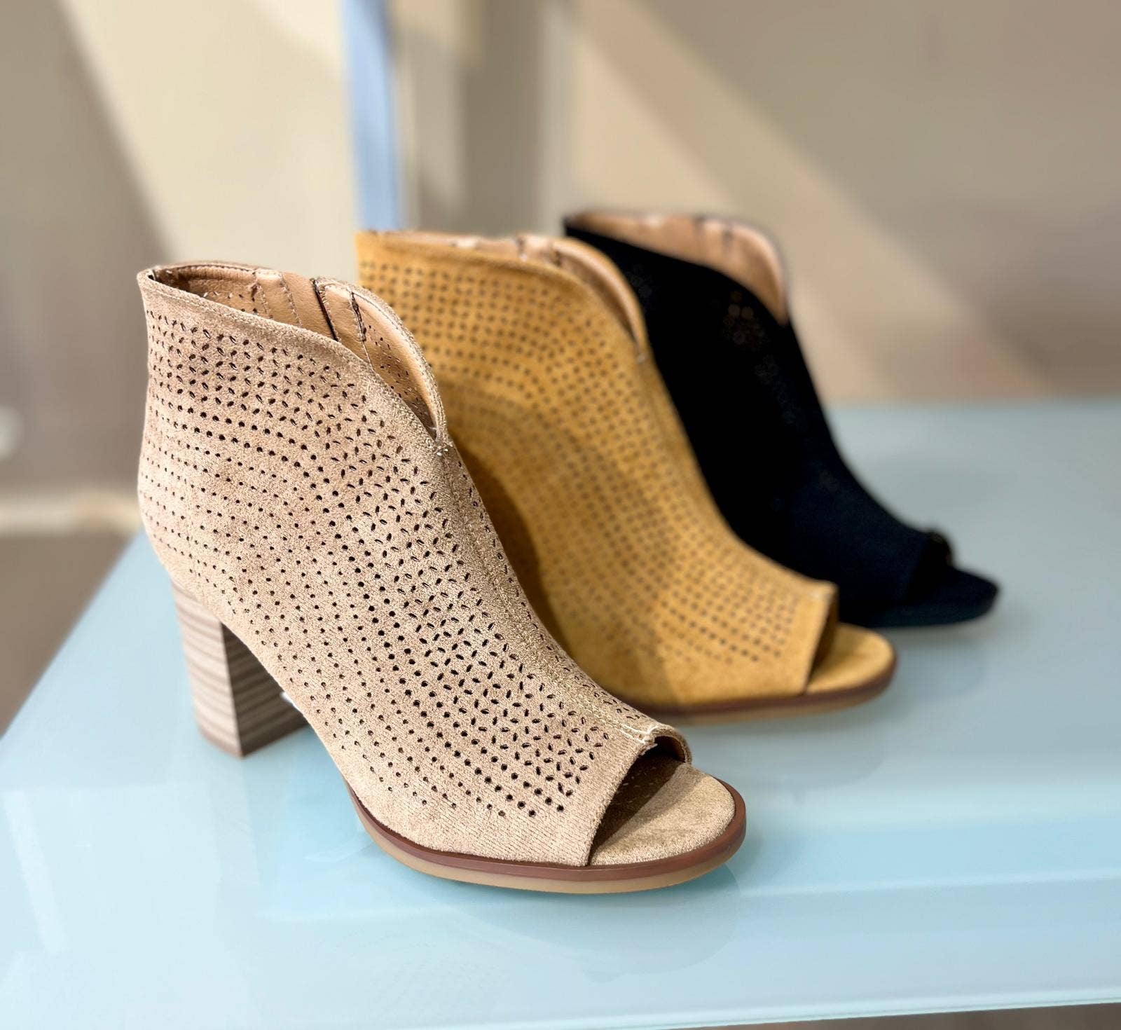 SWEET MAGIC MODA Y COMPLEMENTOS – wholesale Skor med kilklack - Dam – TRÄSKO MED KLACK I MOCKA1