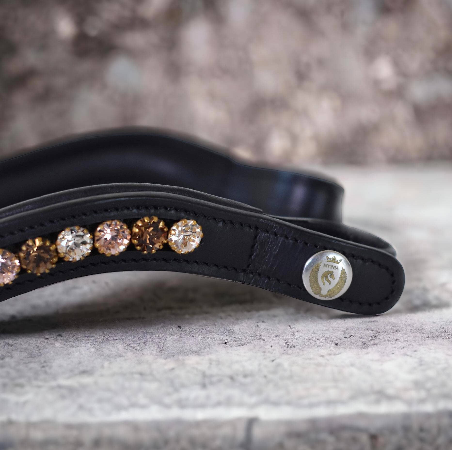 EPONIA EQUESTRIAN LIFESTYLE – Engroshandel Rideudstyr – Brynrem med hurtig spændelukning og Preciosa-krystaller2