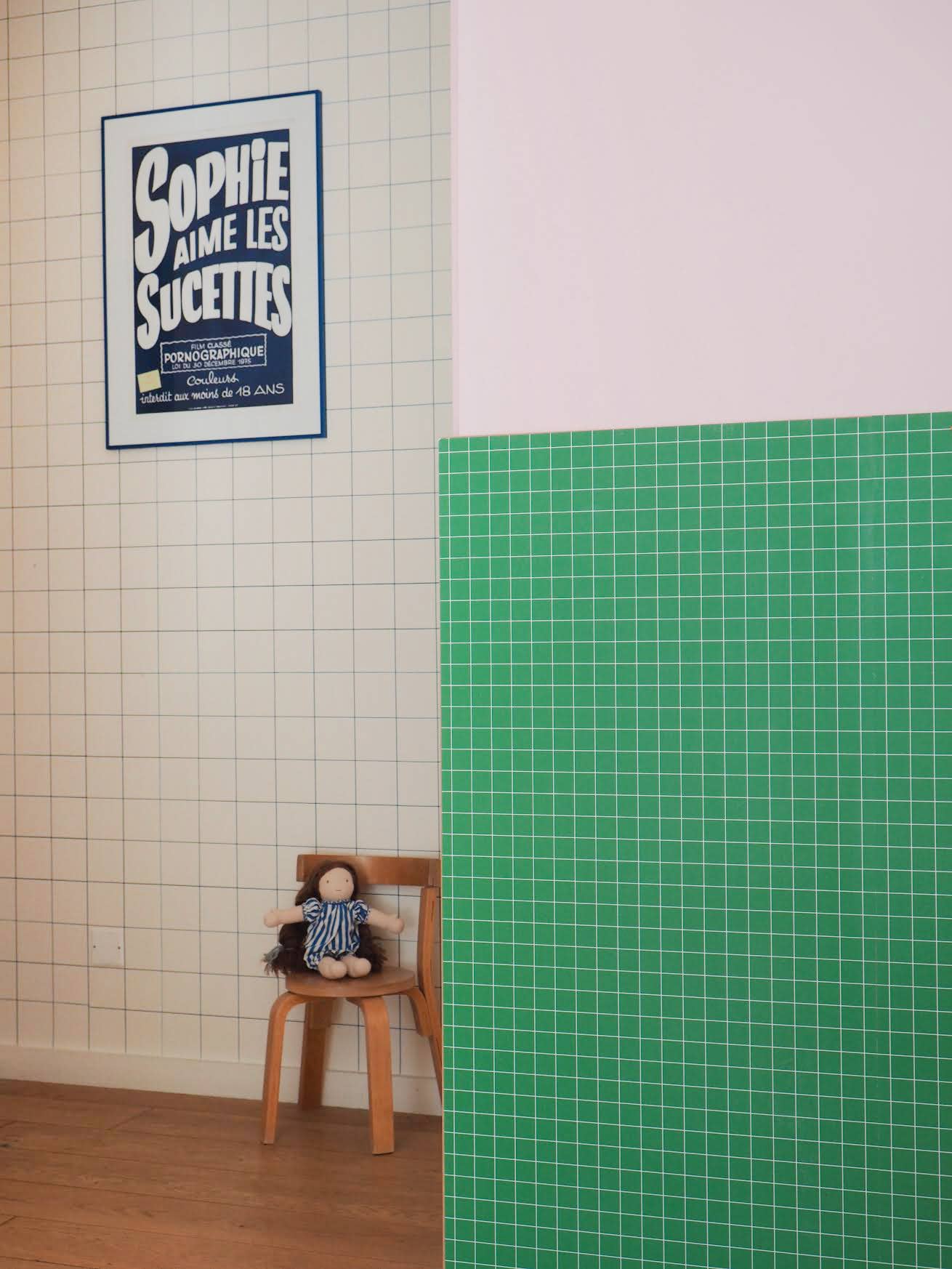 À Carreaux - Wholesale Wallpaper - GREEN POP Wallpaper with small white squares5