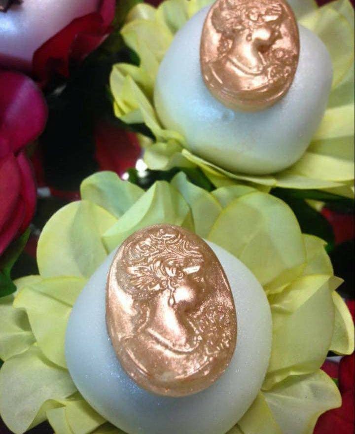 Flexarte USA - Wholesale Craft Supplies - Big Lady French Brooch Cameo Silicone Mold Cake Cupcake Decorating Fondant Baking Mold Chocolate Candy Mould DIY2