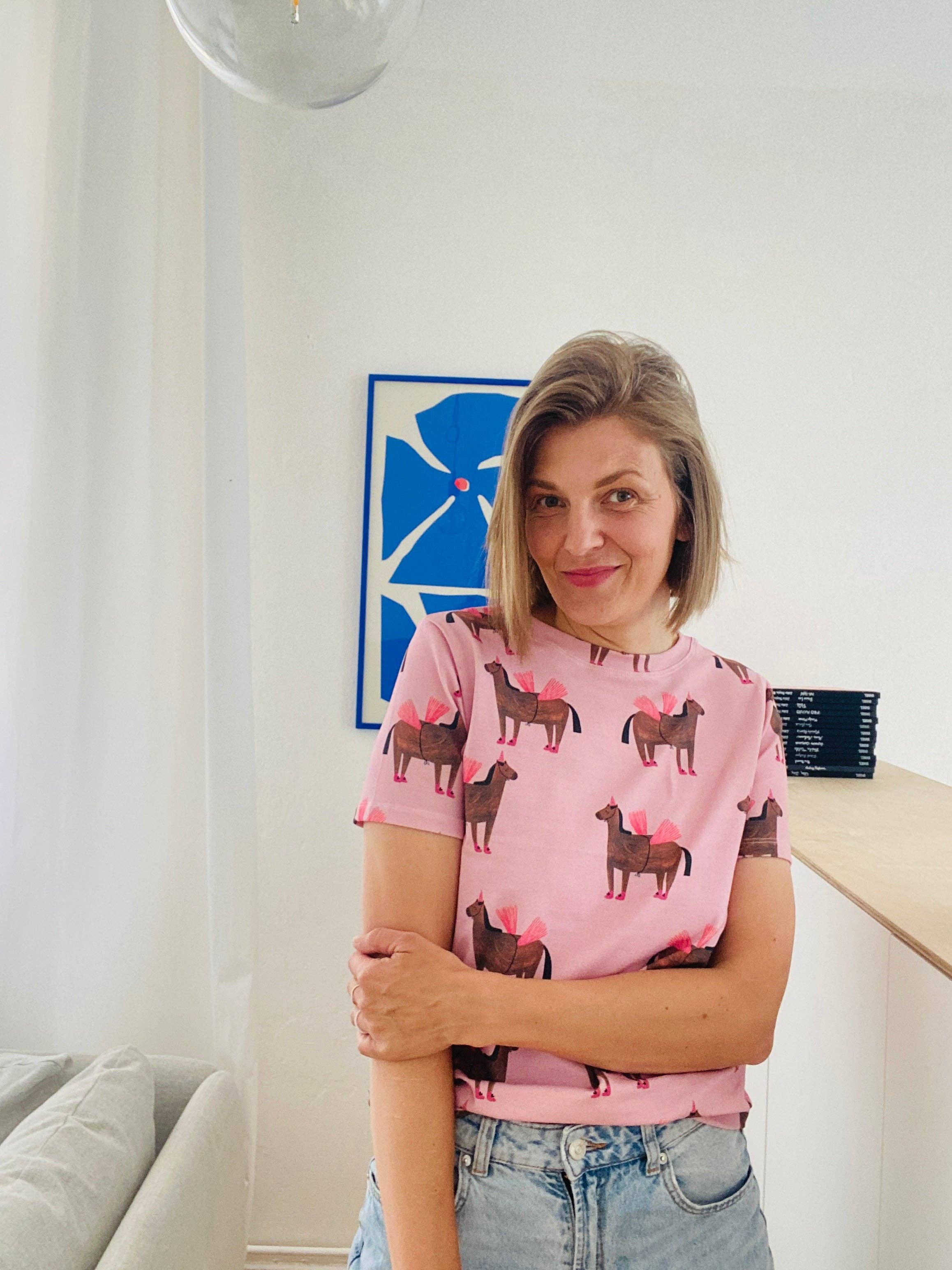 Dont Grow Up - Wholesale T-Shirt - Women's - HORSE ON PINK - ADULT T-SHIRT (DELIVERY APPROX. 14 DAYS)0