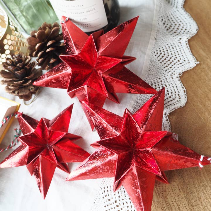 Joyful Array – Großhandel Weihnachtsschmuck – Weihnachtssterndekoration aus metallischem rotem Papier1