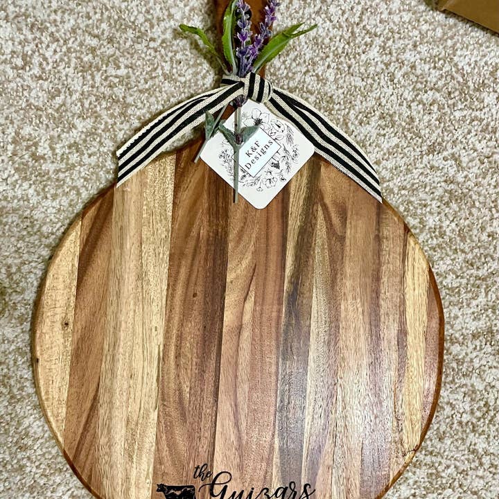 Planche à découper personnalisée | Gravure laser personnalisée | Cadeau de Noël | Cadeau de mariage | Planche à découper de grand-mère pour la vente par Ginger + Brich Inc.