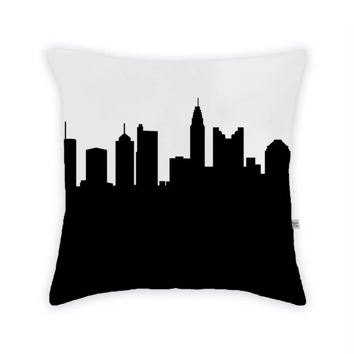 Columbus OH Skyline Coussin grand pour la vente par Anne Cate