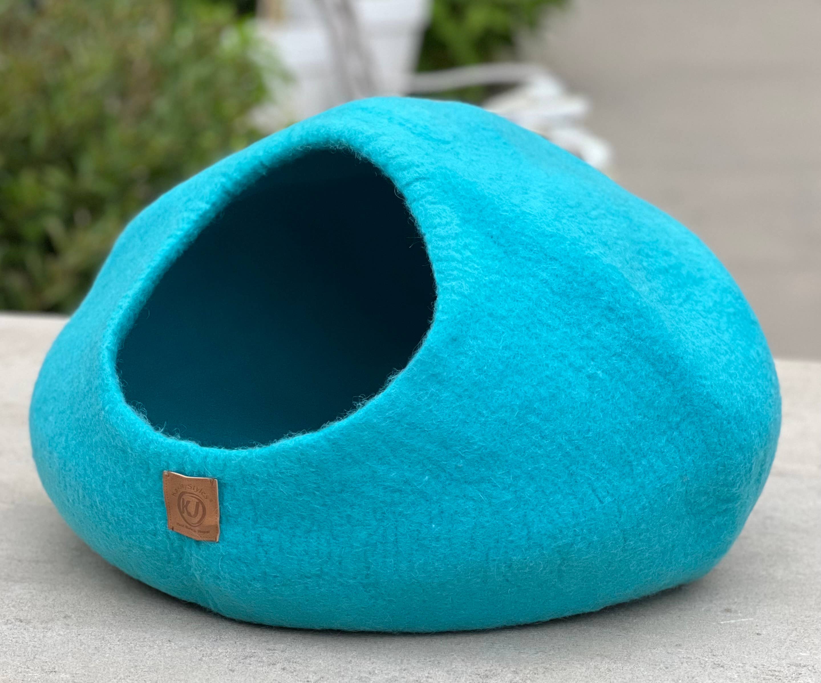 Lungta Imports - Wholesale Pet Cave - Cat/Dog - Hand Made Felt Wool Cat Cave / Cat Bed / Warm Cat House (Cop16