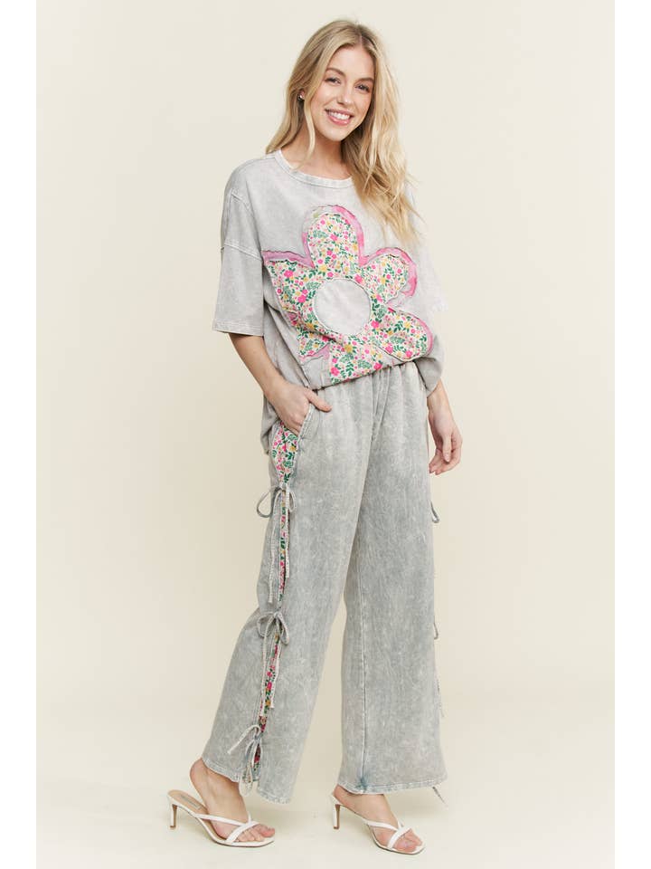 J.Her - Wholesale T-Shirt - Women's - Mineral Washed Floral Flower Patched Tshirt HT6369