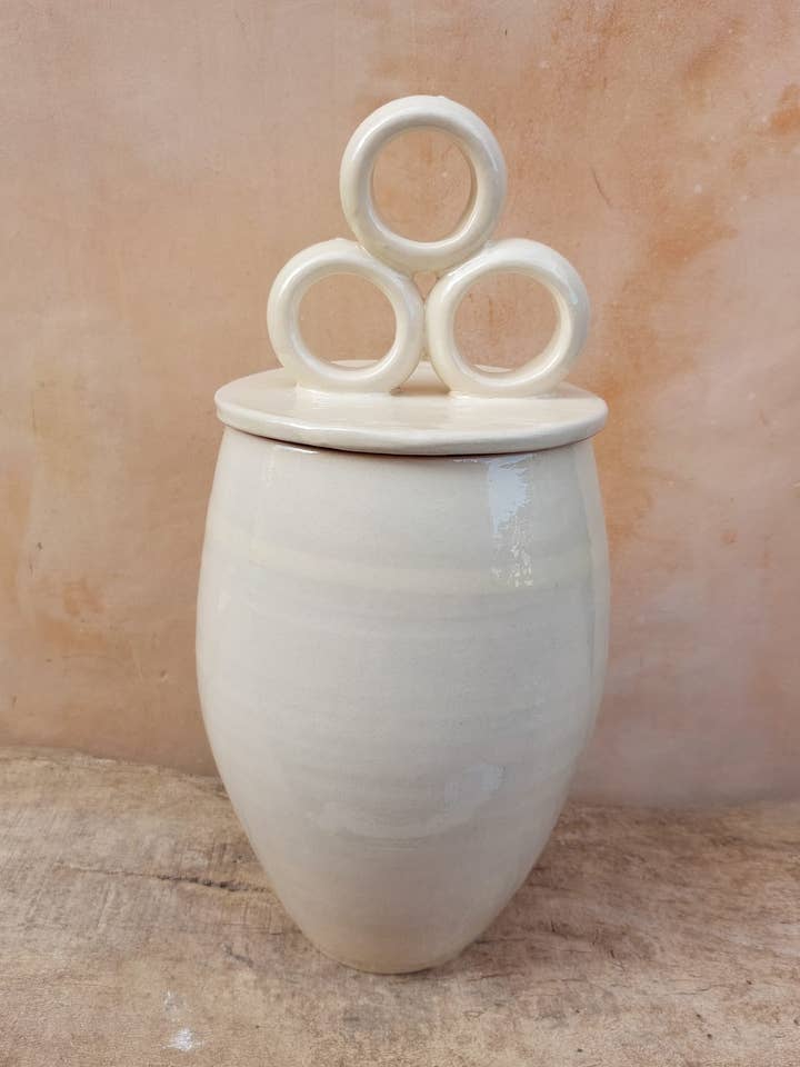 White terracotta jar. for wholesale by Cerámica Roca Caus