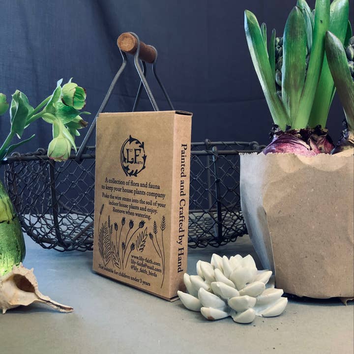 Lily Faith - Wholesale Garden/Lawn Stake - Goldfinch Plant Pot Companions