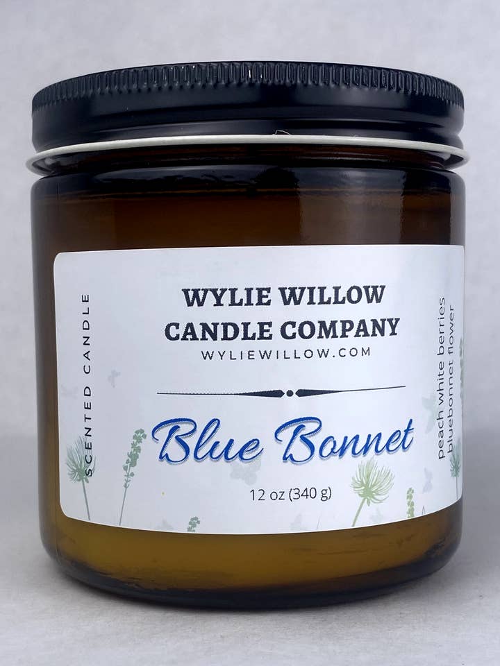 Bonnet bleu - Bougies en verre ambré de 12 oz + 6 oz de soya + cire d'abeille pour la vente par Wylie Willow Candle Company