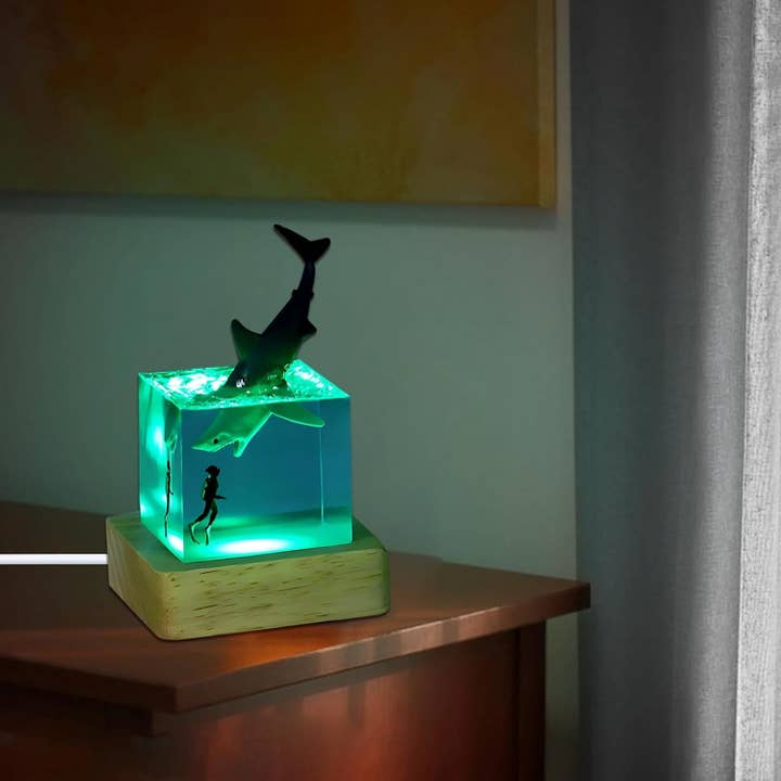 giftland - Wholesale Desk Light - Kids - Epoxy Resin Shark Night Lamp with Wooden Base1