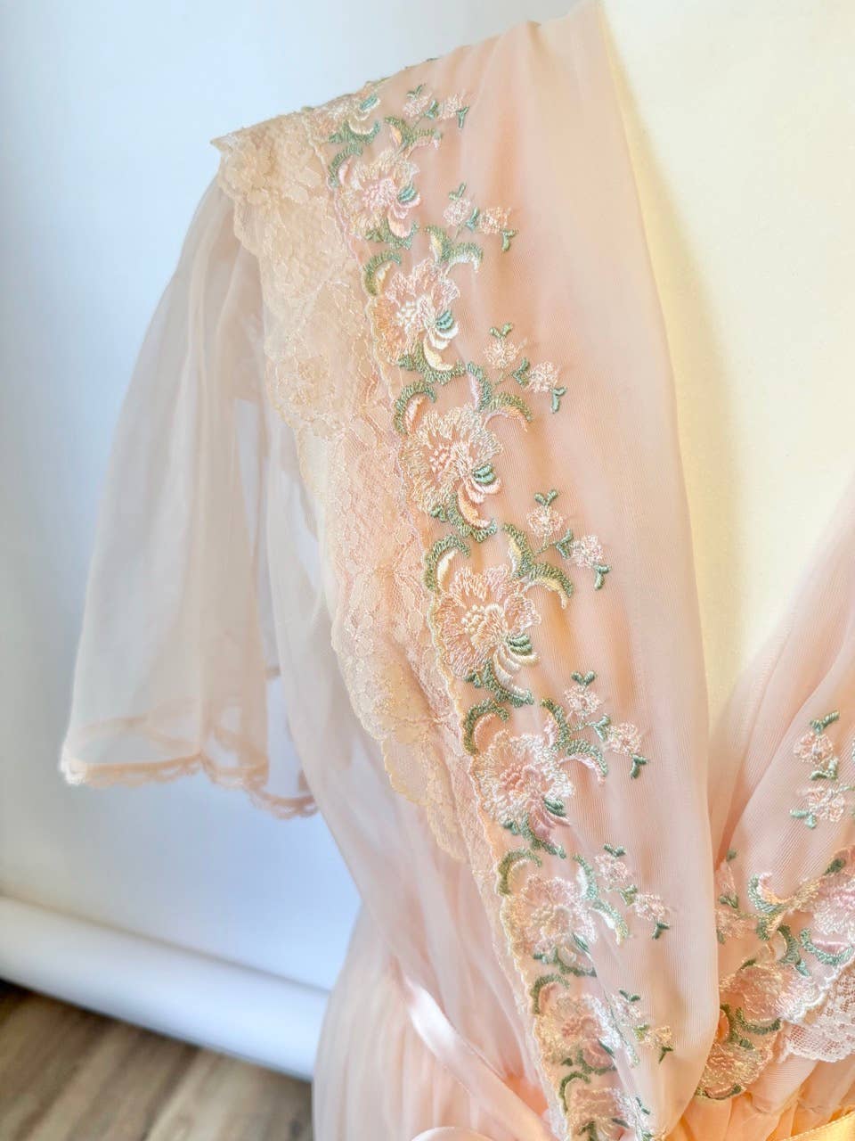 Petite Mariee Boutique - Wholesale Robe - Women's - Val Vintage Bridal Robe5