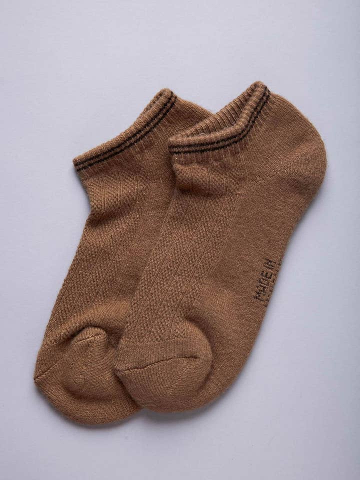 Brune kameluldstrømper - ekstra lavskåret design for engroshandel hos Mongulai