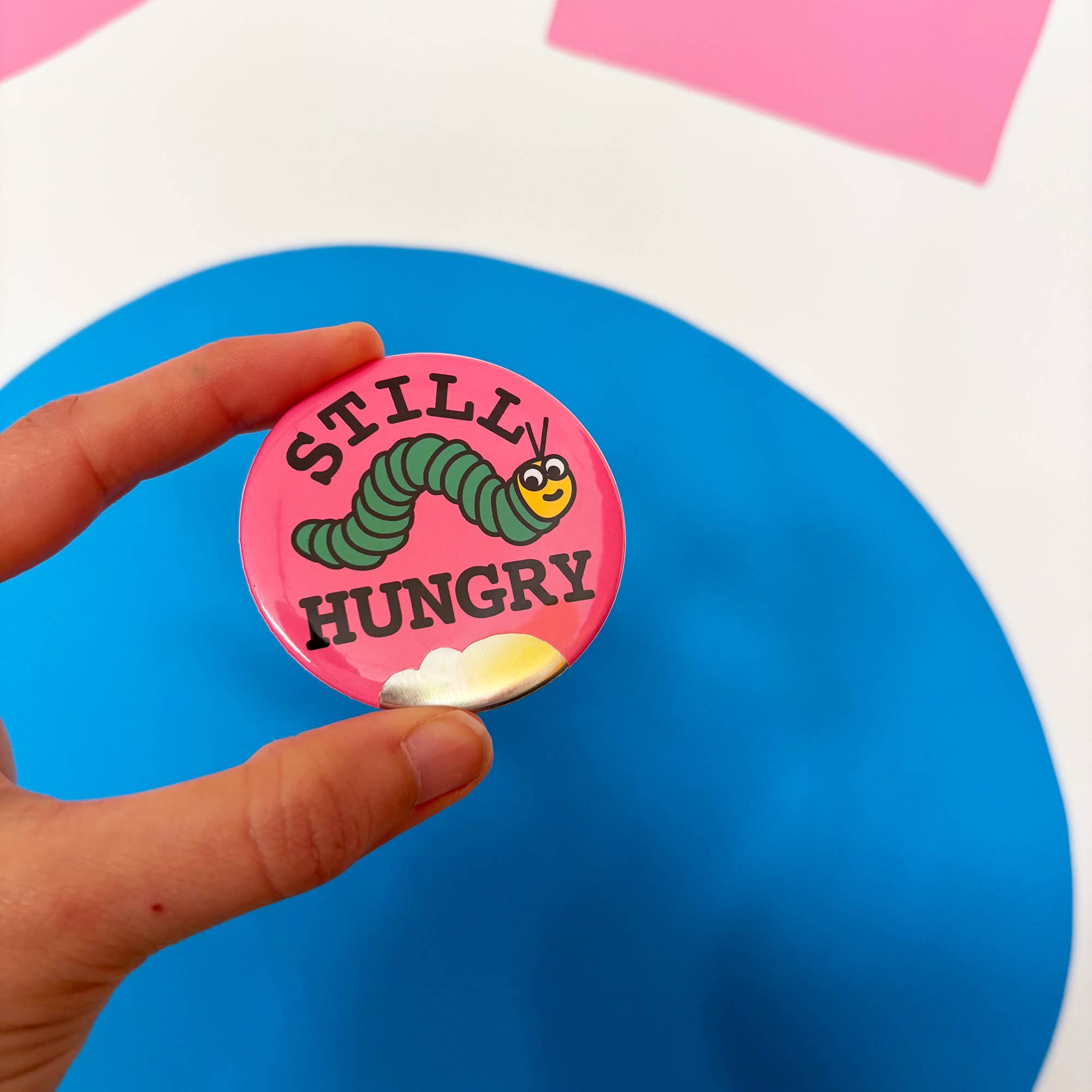 hello DODO - Vente Épinglettes/boutons - Badge de la chenille toujours affamée1