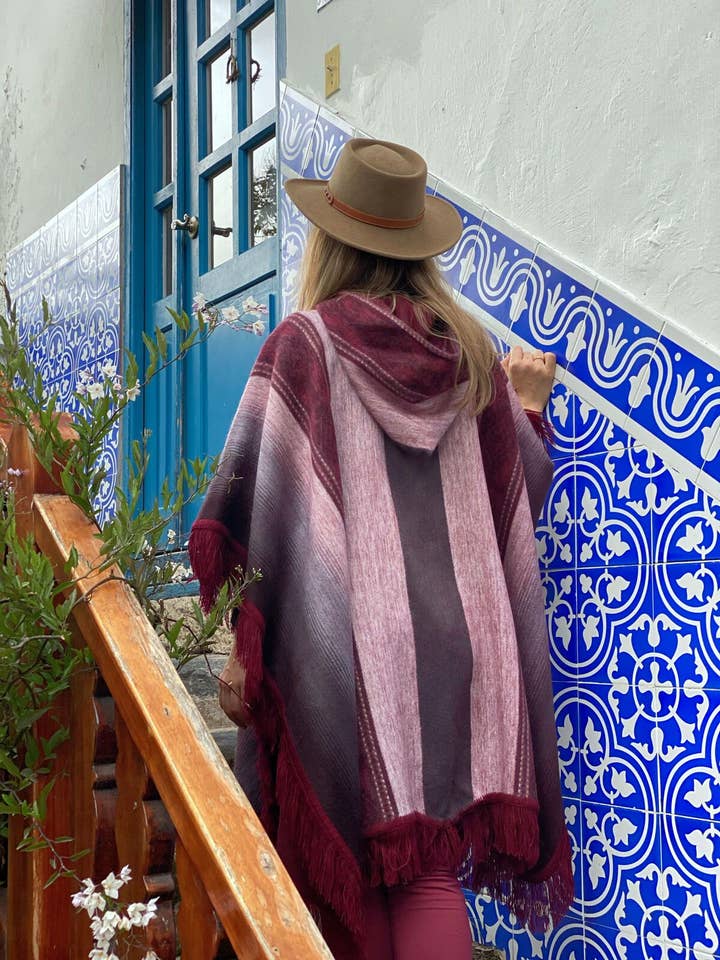 ECUALAMA - Vente Poncho – femme - Poncho à capuche léger en laine d'alpaga unisexe10