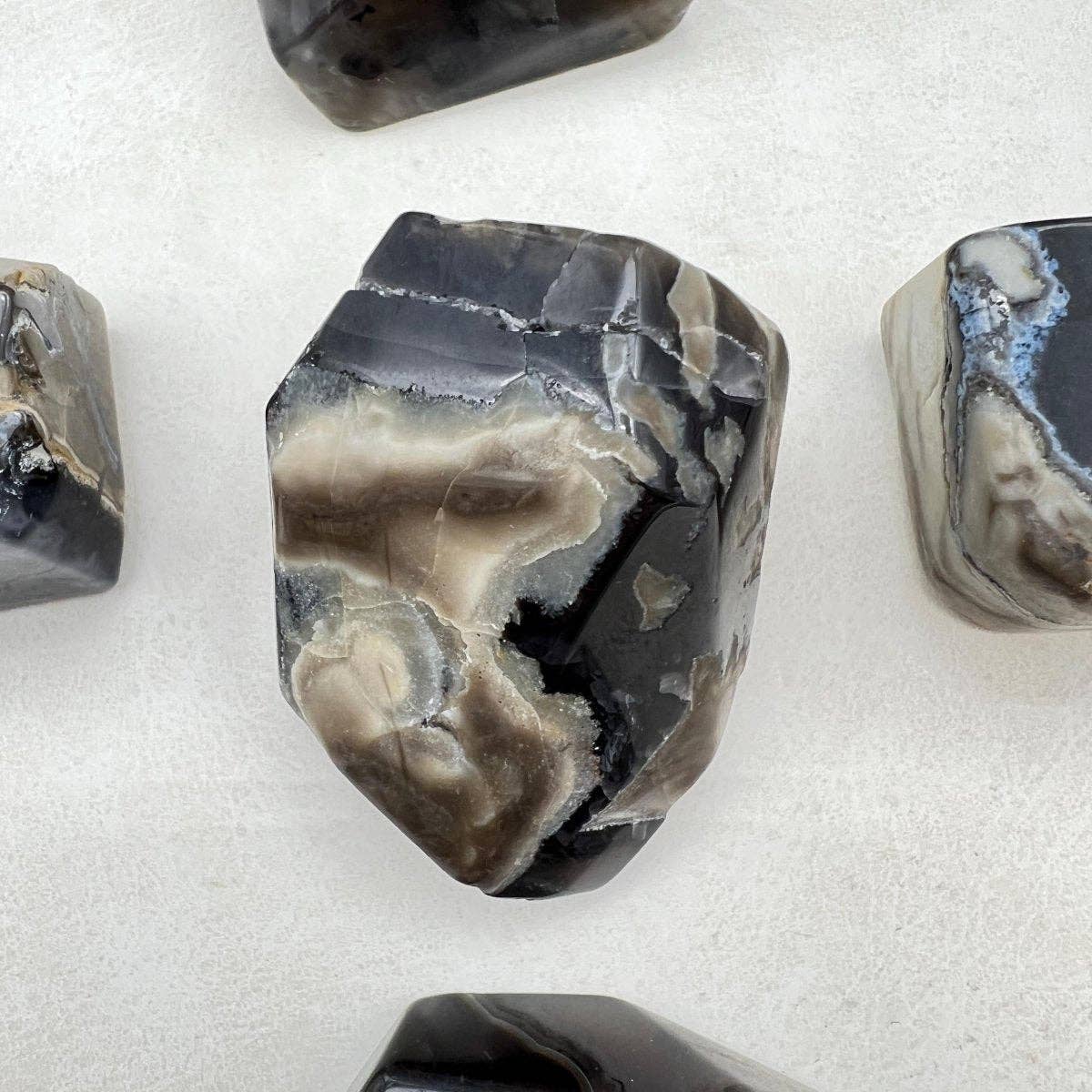 Crystal River Gems LLC - Vendita all'ingrosso Pietra/cristallo spirituale - Forma Libera di Agata Vulcanica1