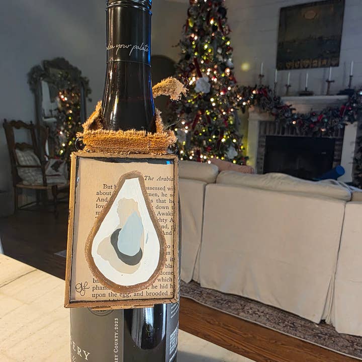 Ornamento de ostra pintada a mano en página de libro vintage para venta al por mayor de Sugarcane Home