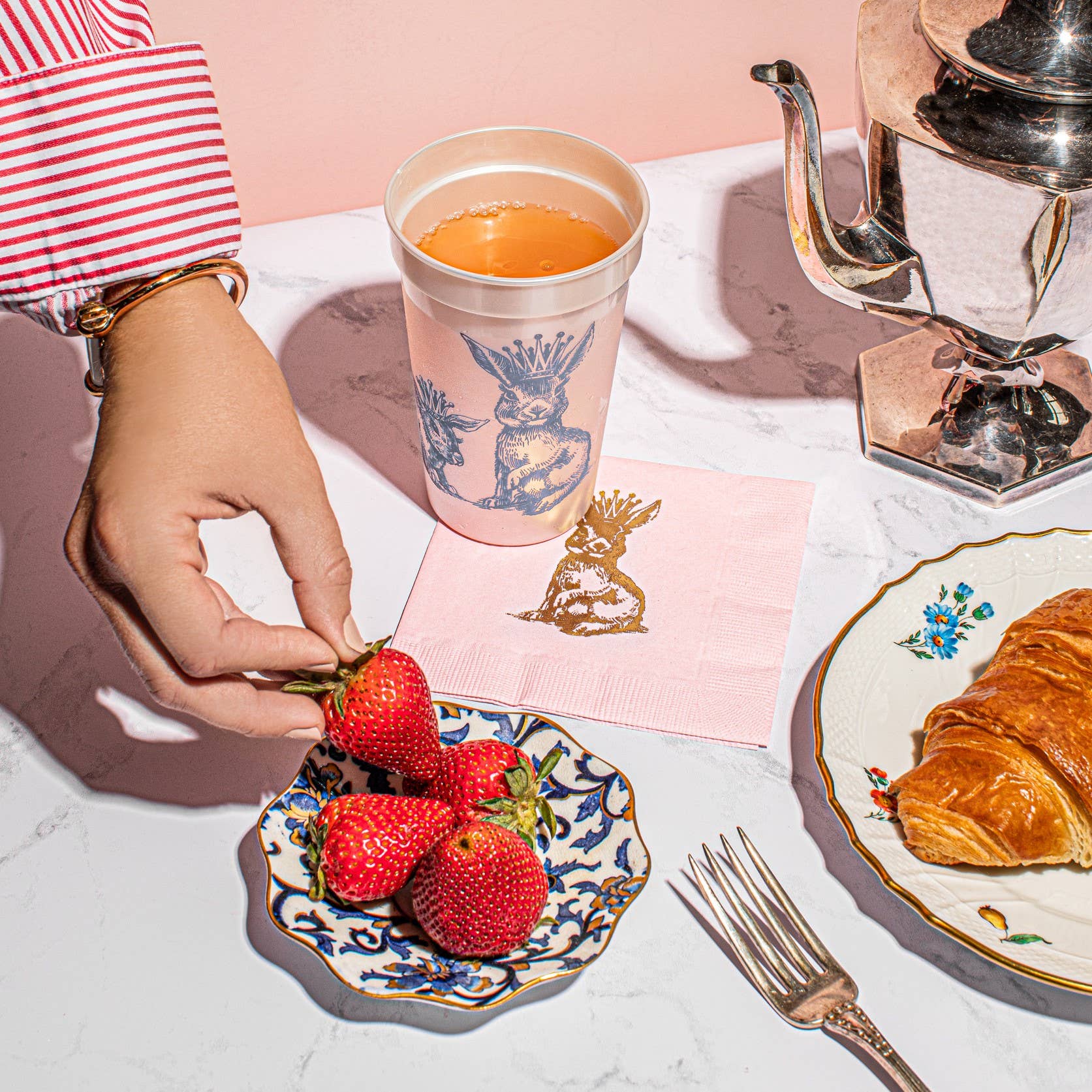 Alexa Pulitzer - Wholesale Disposable Cup - Royal Bunny 16oz Pearlized Cups2