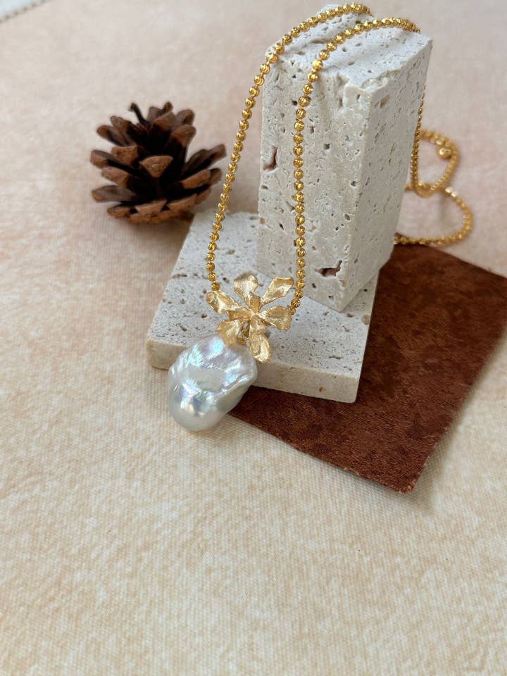 BINA Barok Vedhæng Perlehalskæde for engroshandel hos ZEN&CO Studio