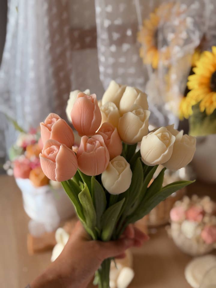 Tulip candle bouquet — limited edition, spring fragrance, color of your choice for wholesale by My Milky Candle