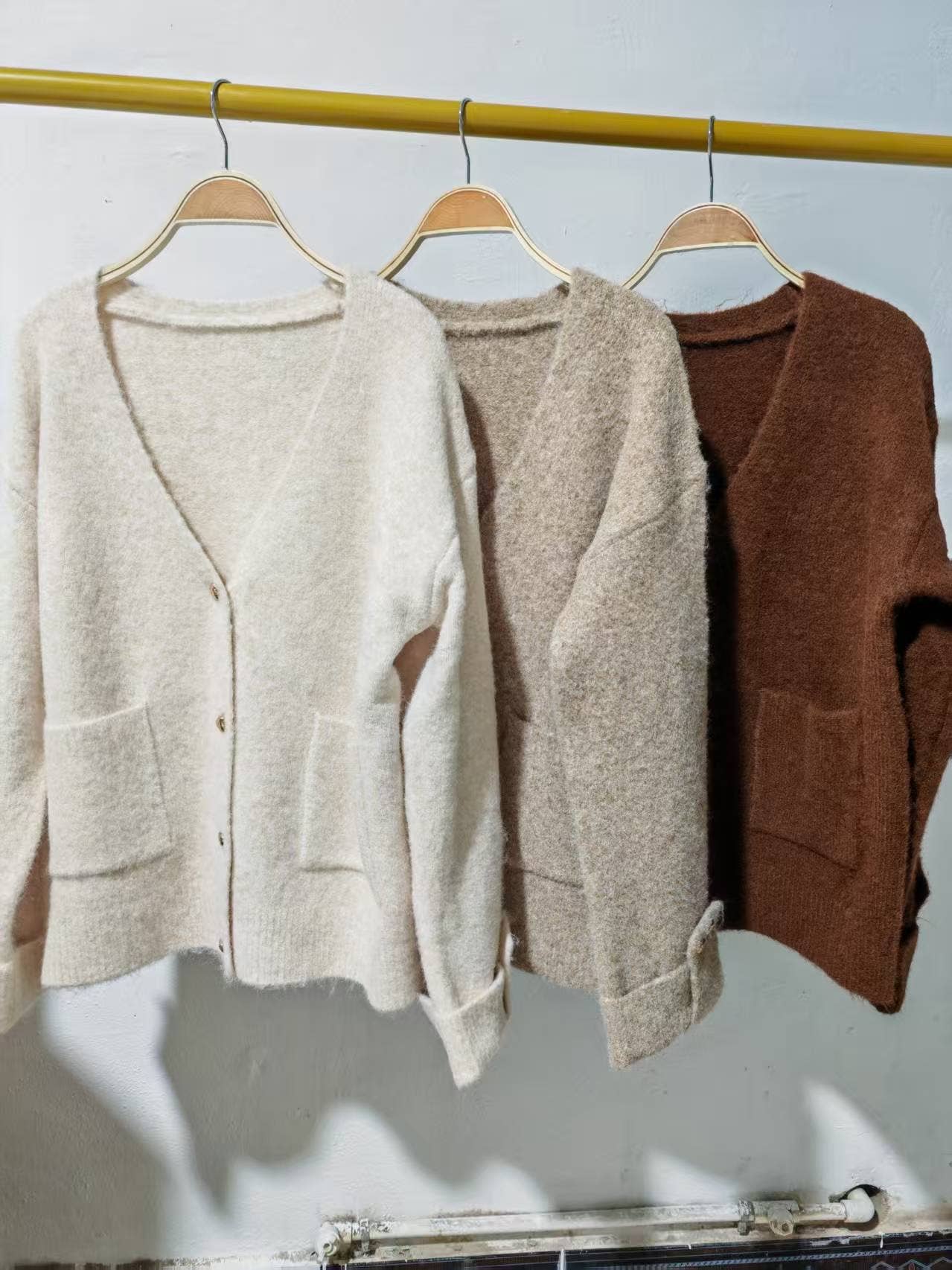 Afinity - Wholesale Cardigan - Women's - Solid cardigan with gold buttons AP1416