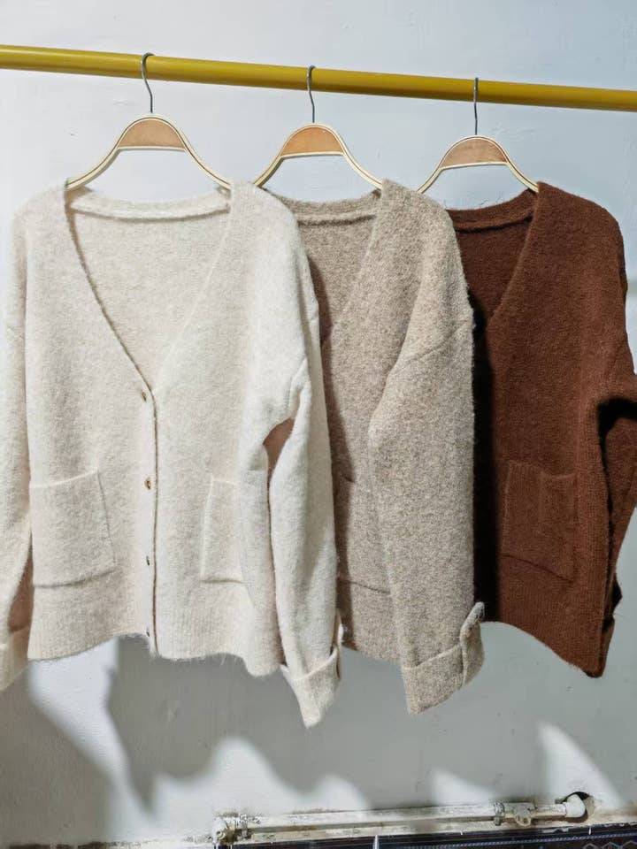 Afinity - Wholesale Cardigan - Women's - Solid cardigan with gold buttons AP1416