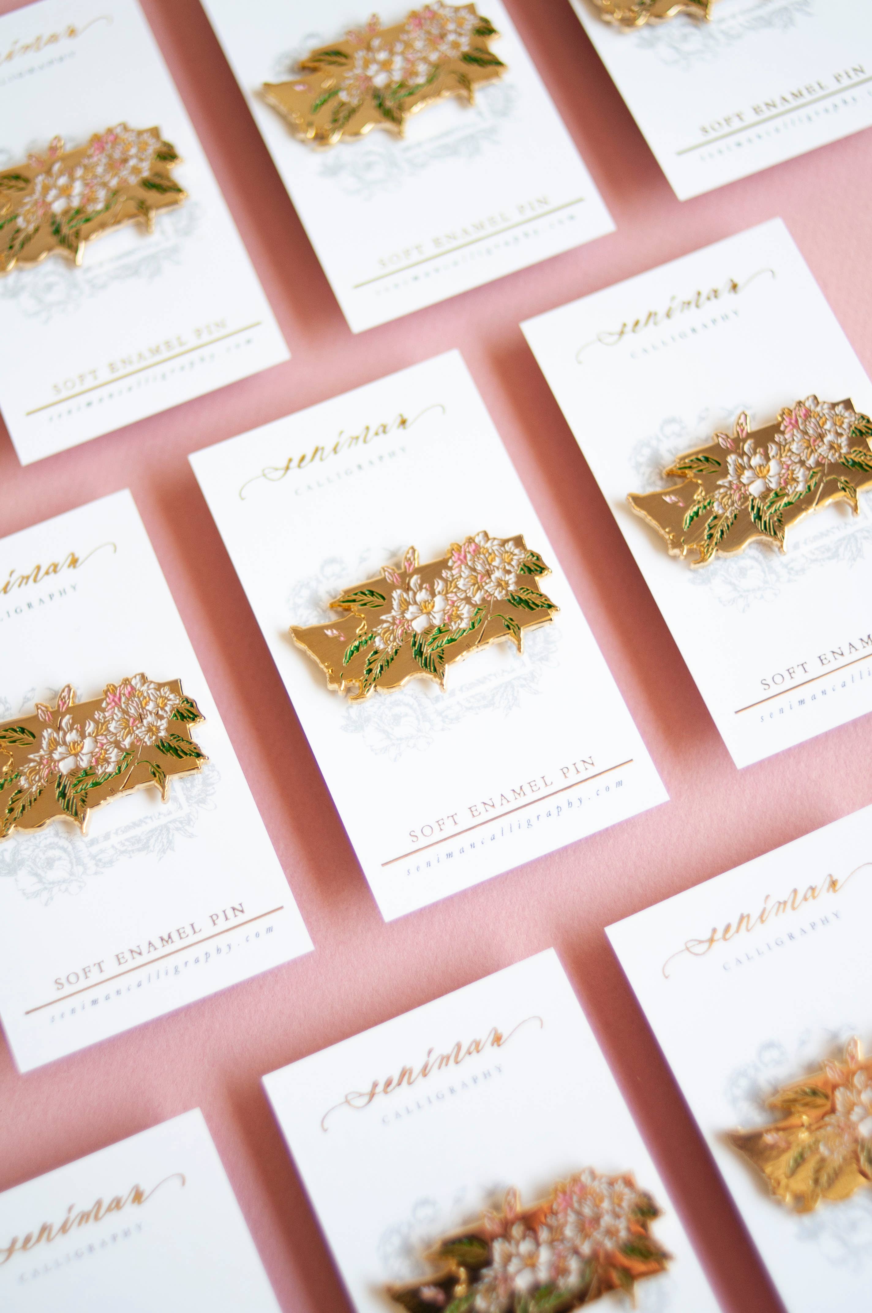 Seniman Calligraphy - Wholesale Lapel Pin/Button - Gold Washington State Pacific Rhododendron Soft Enamel Pin0