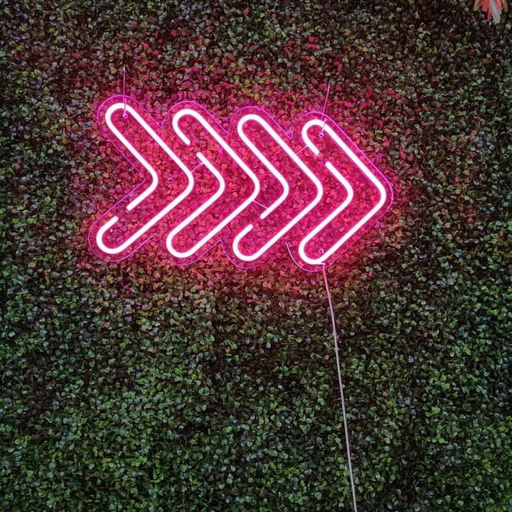 Insegna al neon a forma di freccia LED per la vendita all'ingrosso da parte di CityNeon