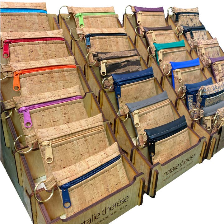 Natalie Therese – Suporte/tripé de expositor de loja por atacado – Expositor de madeira | Feito à1