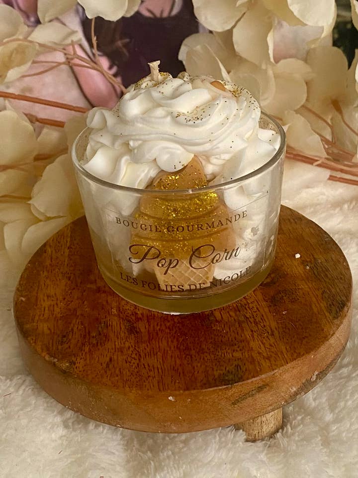 Popcorn gourmet candle for wholesale by Les folies de Nicole