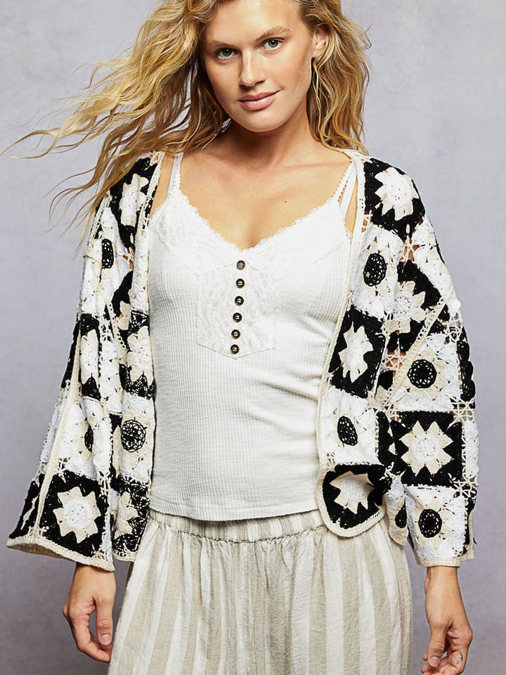 Cardigan ouvert en crochet à manches 3/4 avec accents de bordure pour la vente par Pol Clothing