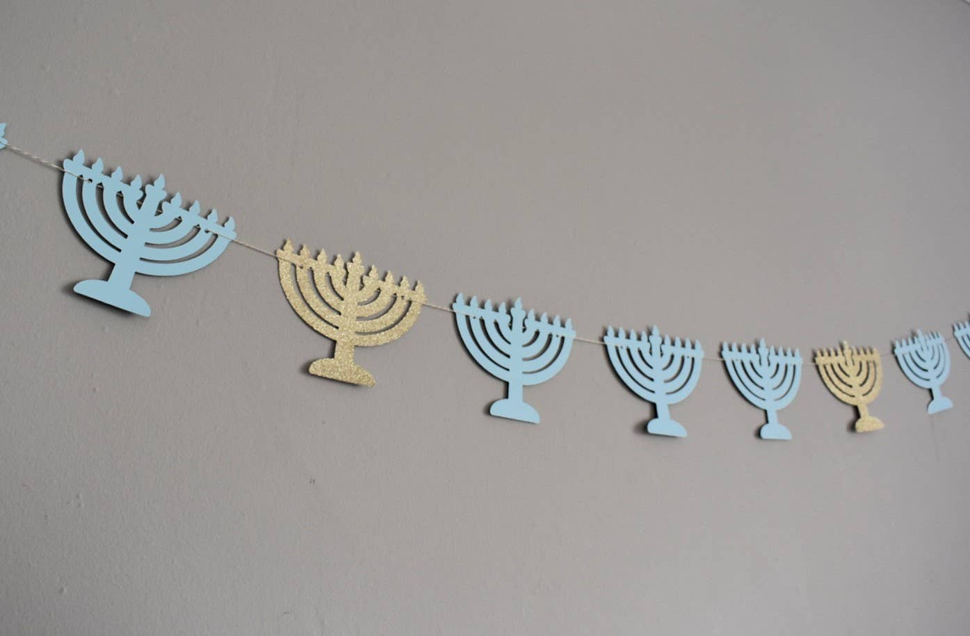 thekitcut – wholesale Hanukkah Decoration – Hanukkah Menora Garland |  LIght Blue  and Gold Menoras 3