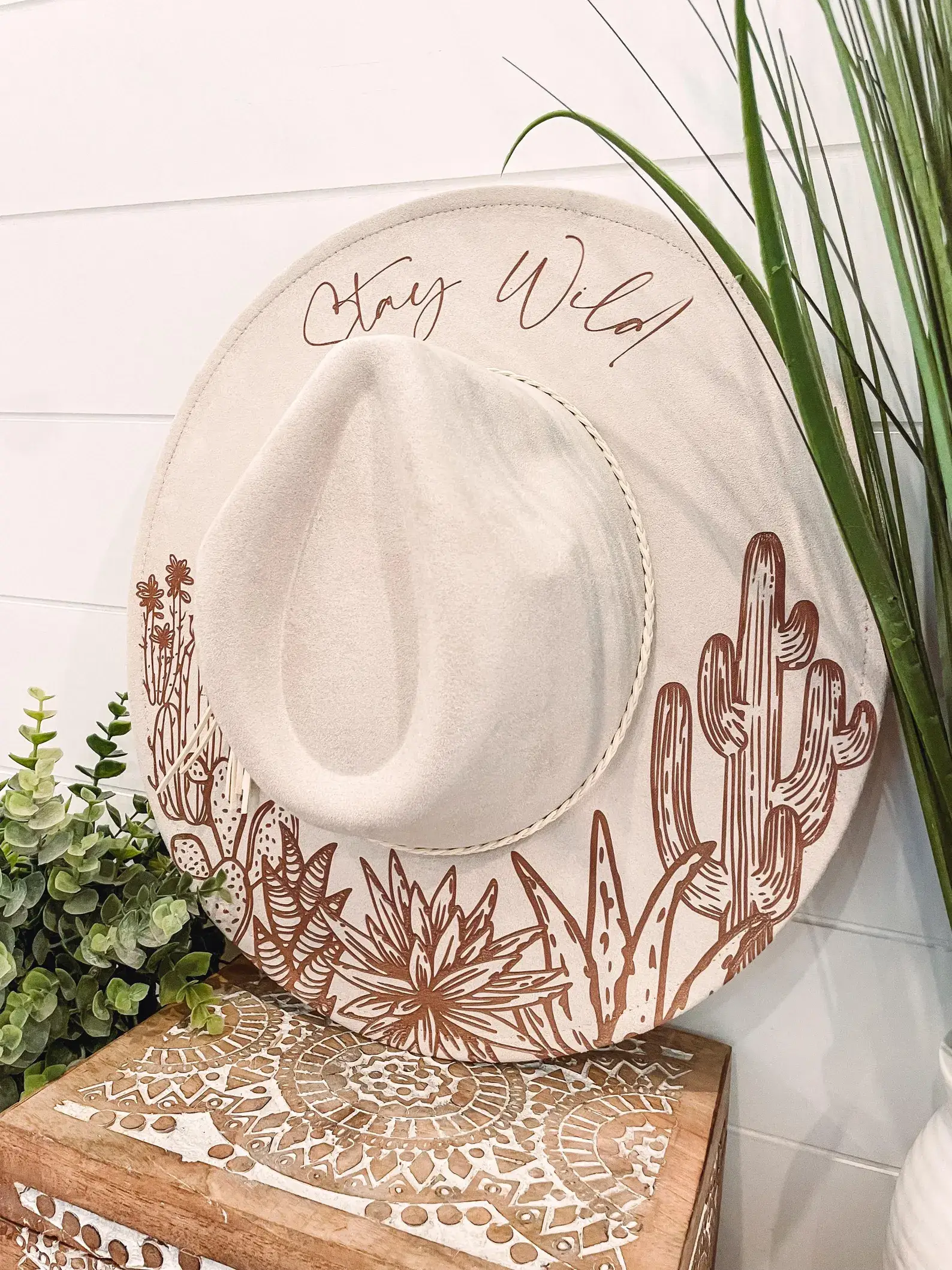 Willie & Dolly Designs - Wholesale Cowboy Hat - Women's - Engraved Desert Scene Hat2