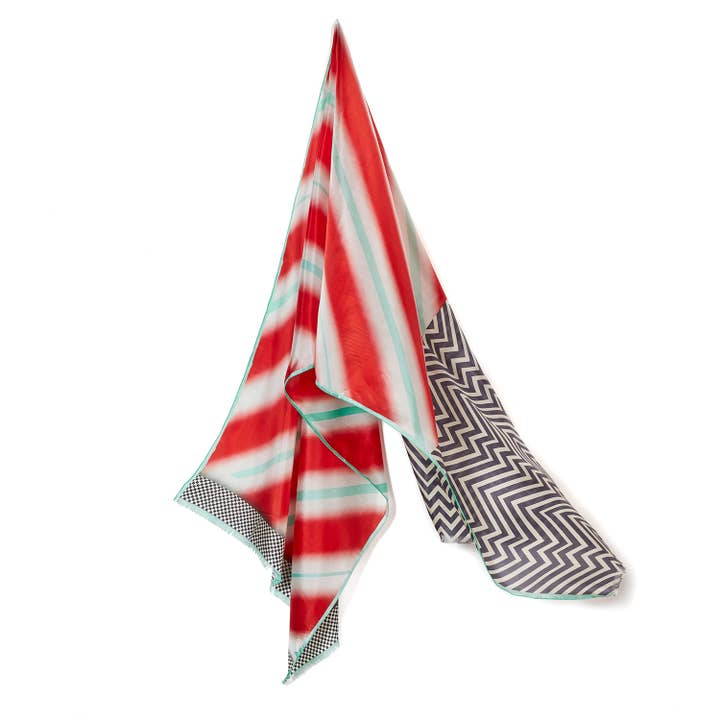 Hellen van Berkel HeartMadePrints - Wholesale Scarf - Women's - Diagonal pink scarf 100% silk