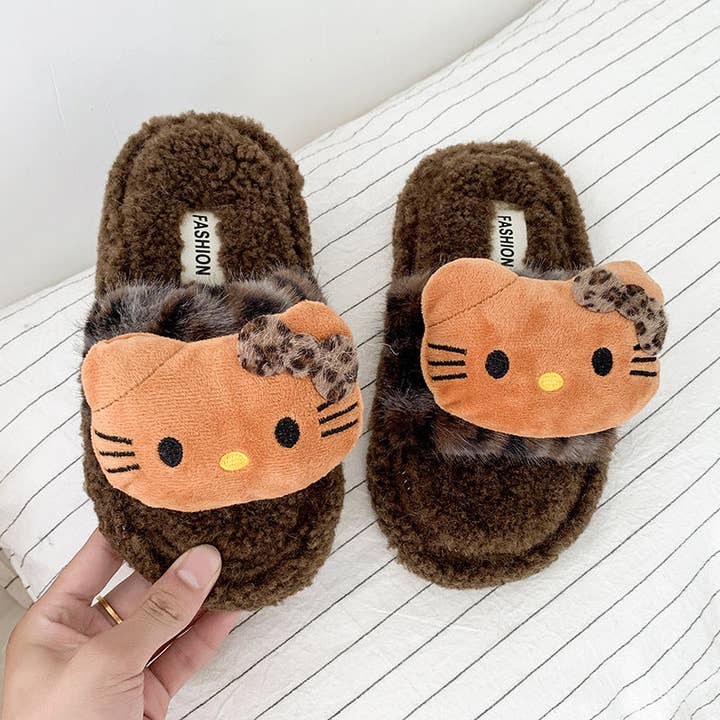 Pantoufles en peluche léopard pour la maison, chaussons en fourrure pour filles pour la vente par Little Trendy
