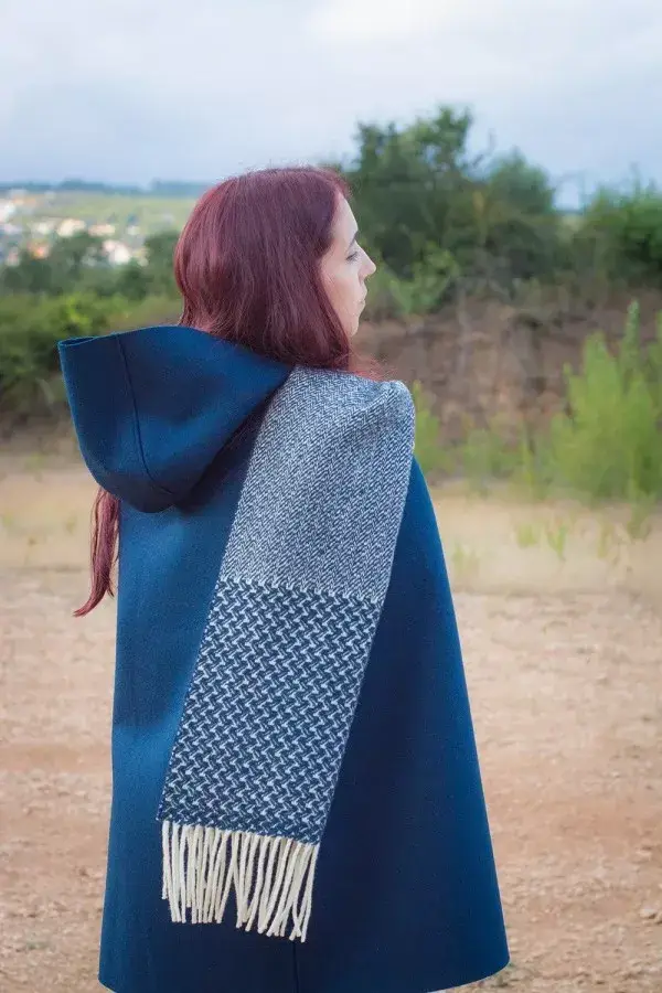 Chicoração – Cachecol - Mulher por atacado – Cachecol de lã Azul Óleo com Padrão Andorinha4