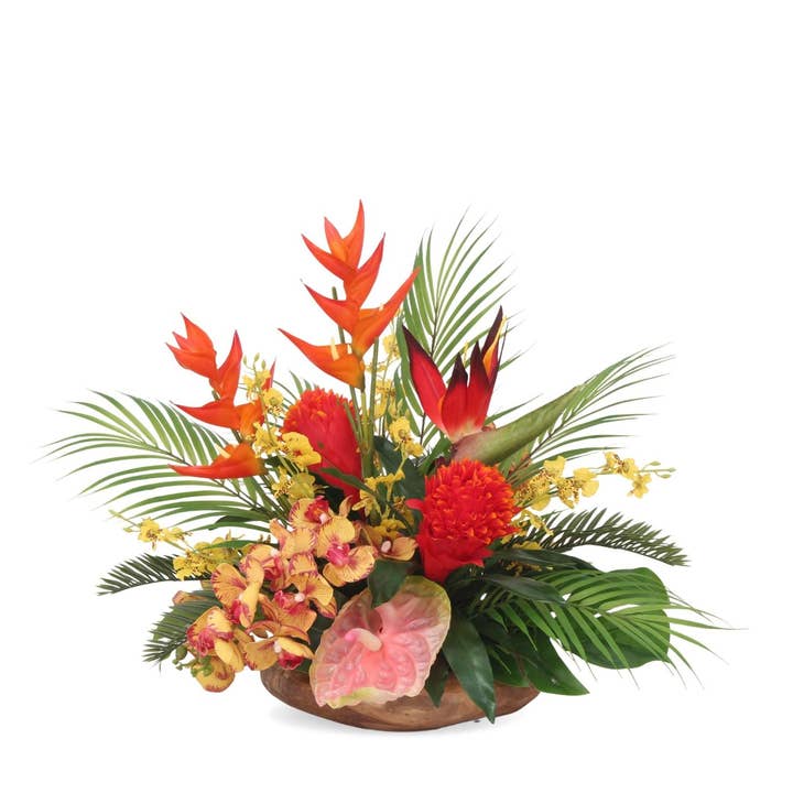 Arrangement de fleurs tropicales assorties dans un bol en bois de teck pour la vente par JENNY SILKS
