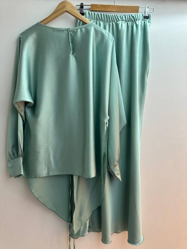 LORIANE - Wholesale Top & Skirt Set - Women's - 10522 one size long top + skirt set1