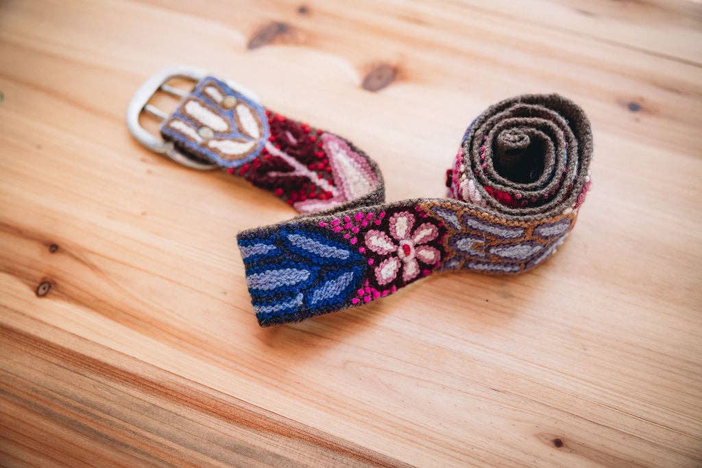 Madeline Parks® – wholesale Bälte - Dam – Lila handbroderat bälte2