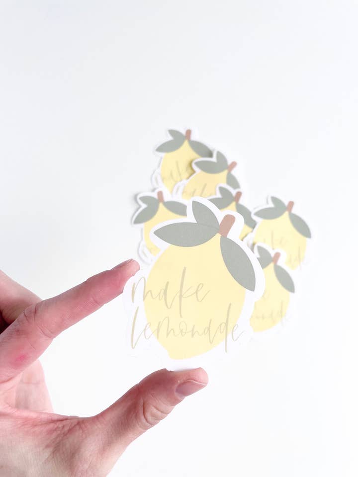 Autocollant Make Lemonade pour la vente par Designed by M and S