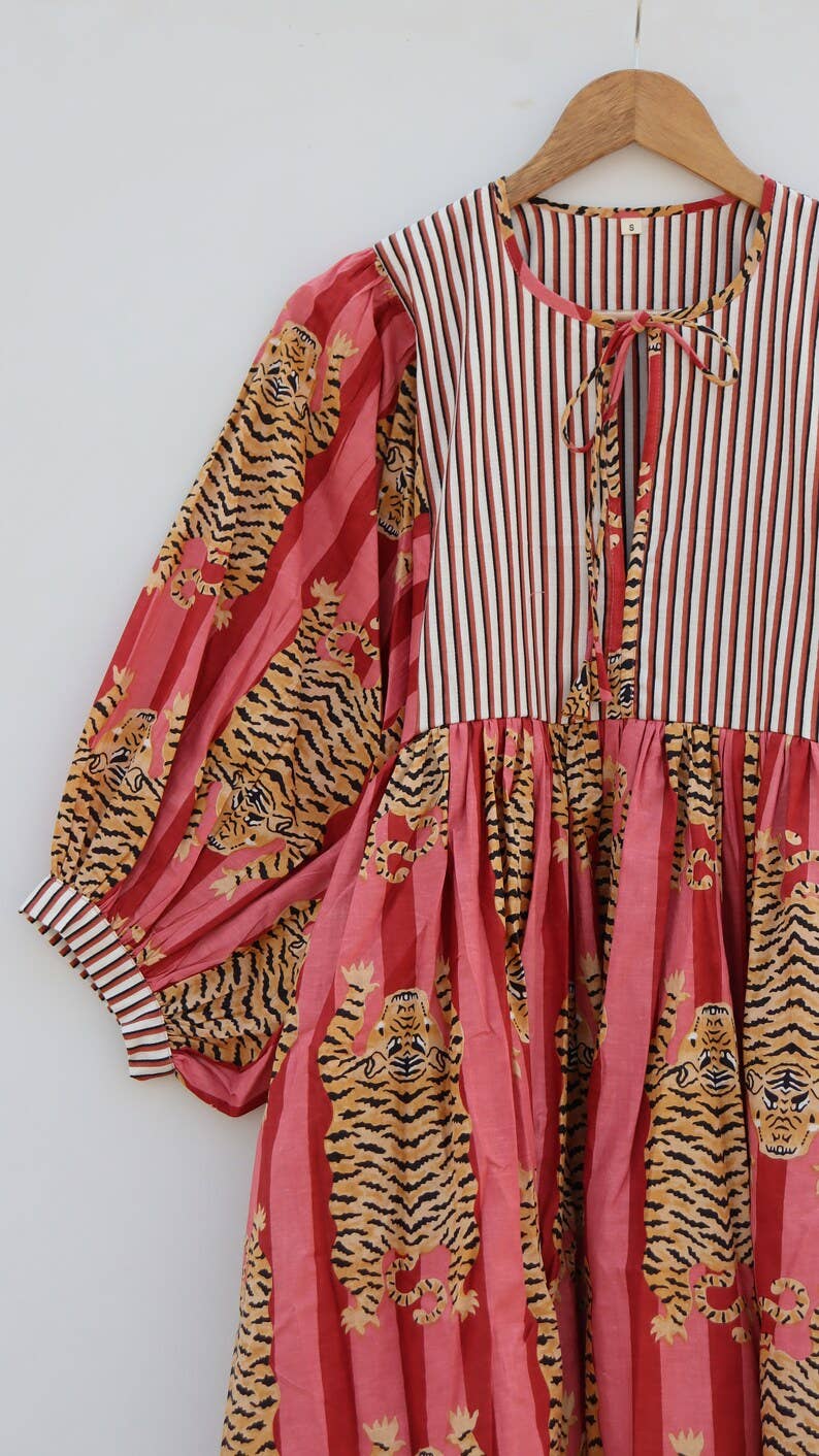 bhavnas boutique - Vendita all'ingrosso Vestito - Donna - Abito lungo con stampa tigre, scollo profondo e lacci1