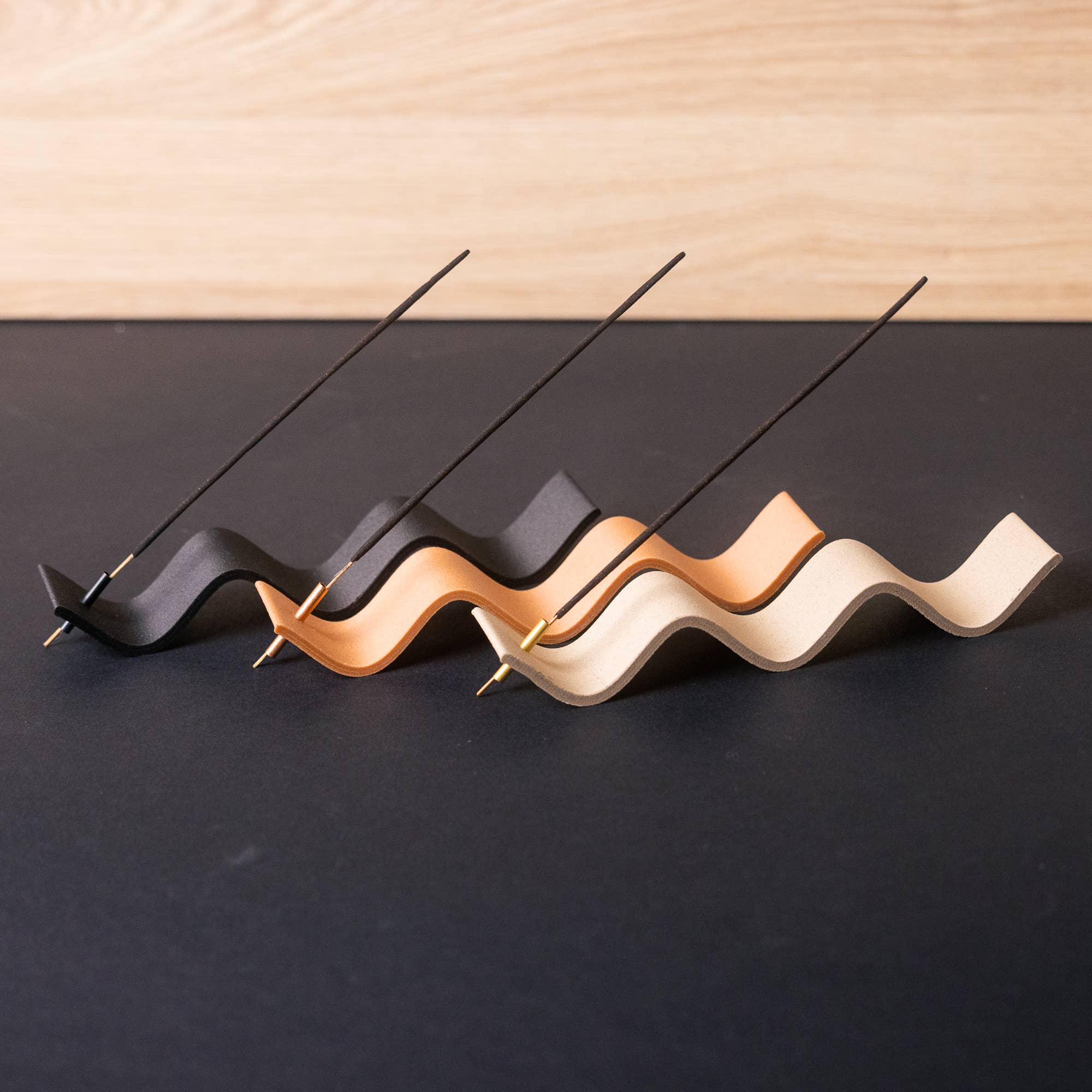 Copo Design – wholesale Rökelsehållare – Rökelsehållare av trä med metallinsats – Curly design5