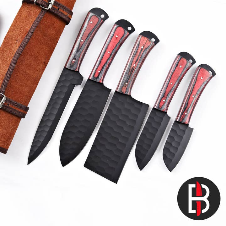Set di 5 Coltelli da Chef con Custodia in Pelle e Fodero Rosso per Grossisti e ulteriori Risultati per casalinghi design all'ingrosso. Resi gratuiti e termini di pagamento a 60 giorni su Faire in tendenza su Faire.