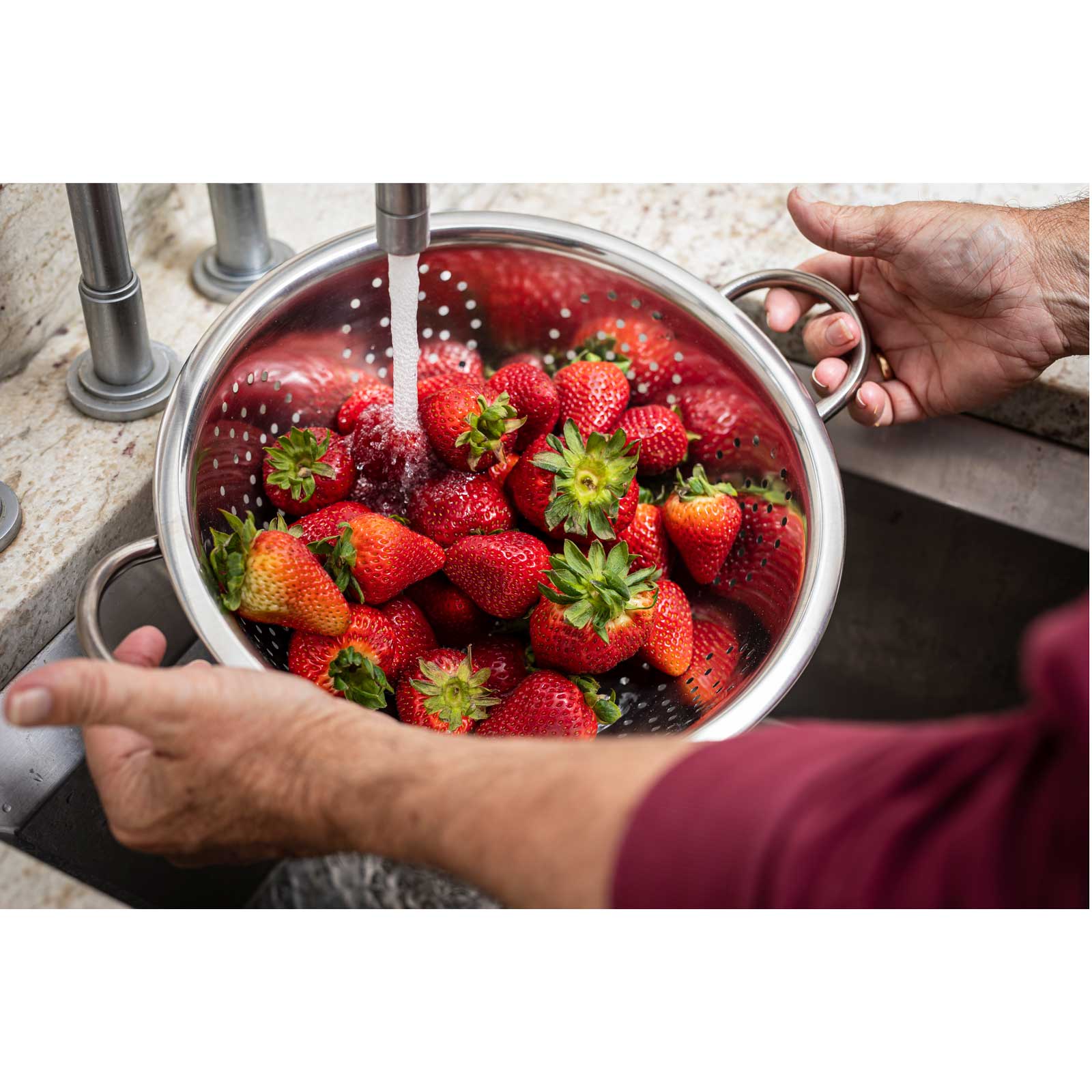 TableCraft Products Company - Wholesale Colander - 5 Qt Footed Colander with Handles4