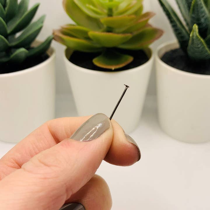 Guerrilla Charm - Wholesale Craft supplies - 20mm, 20g, Gunmetal Gray Head Pins2