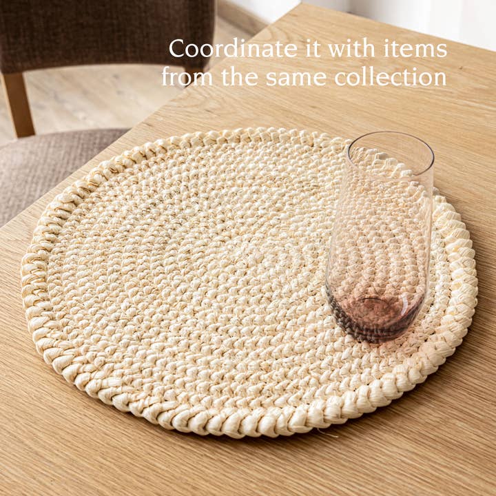 Rustic Round Woven Placemats – Black & Natural – Set of 4 for wholesale on Faire3